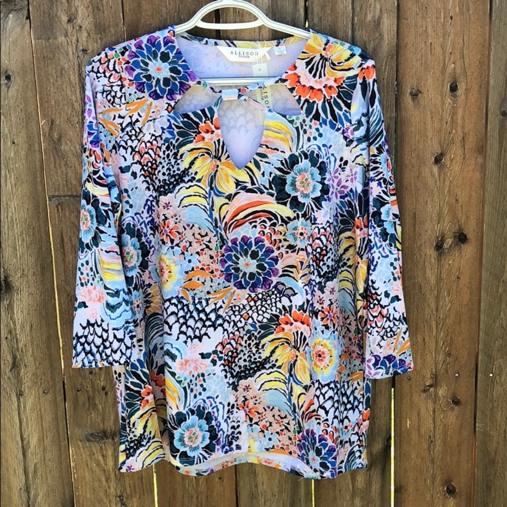 New with tags Allison Taylor Marble Floral Blouse Silver Accent size Large